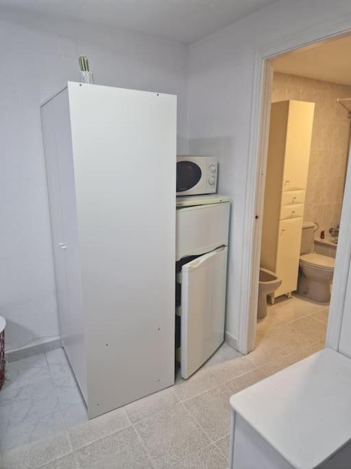 Studio Flat 150M Away From Beach Торевьиа Экстерьер фото