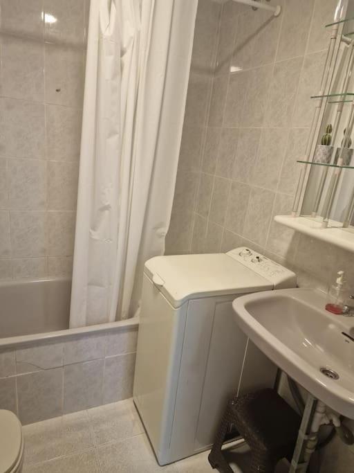 Studio Flat 150M Away From Beach Торевьиа Экстерьер фото
