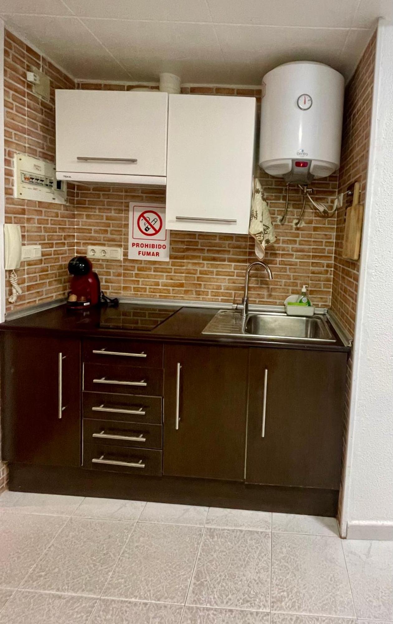 Studio Flat 150M Away From Beach Торевьиа Экстерьер фото